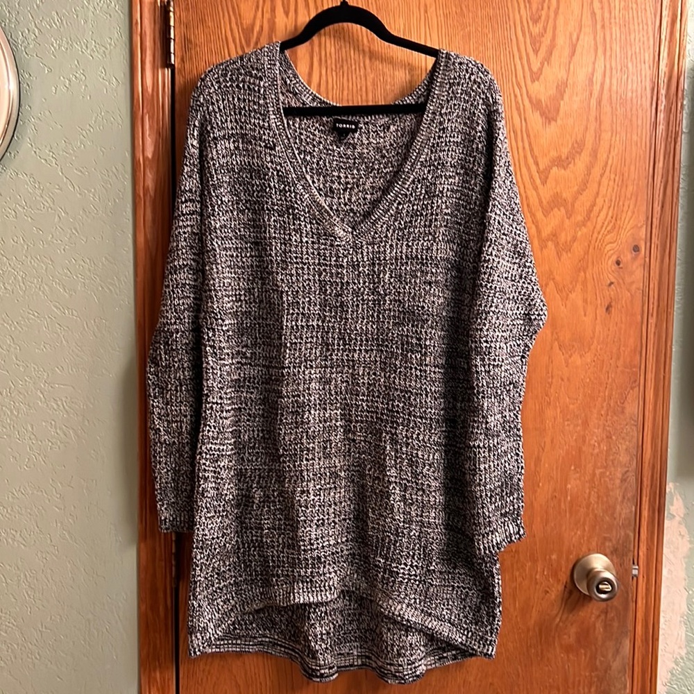 Torrid black and white knit sweater